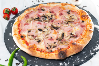 Pizza Prosciutto Funghi