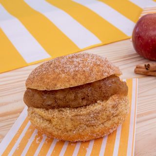 Bola de Berlim Maça Com Canela