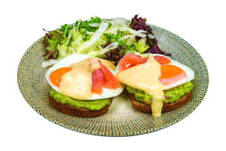 Брънч тост с пушена сьомга 