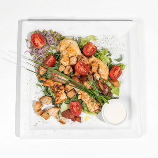 Sałatka z mozzarellą i pesto