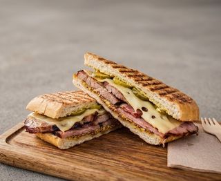 Kanapka Ala Cubano Bekon