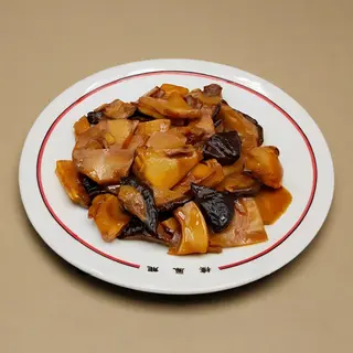 Bambús, setas y hongos fritos