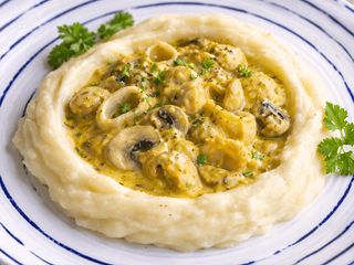 Строганов з кальмарів, рапанів та печериць (290g)