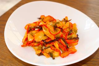 Традиционна японска салата чука ика сансай (150г)