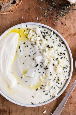 Salsa feta con olio e origano