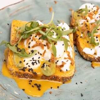 2 Tostas Benedictina Healthy con guacamole, huevo y salsa holandesa