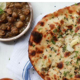Amritsari kulcha chola