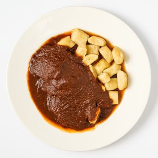 Pašticada s prilogom