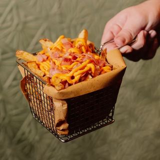 Patate fritte con bacon e cheddar