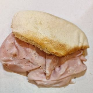 Mollete De Mortadela De Bolonia Y Gouda