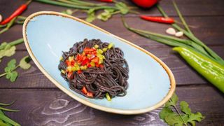 Салат из чёрной фунчозы (200г)