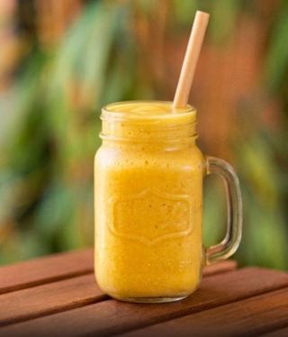 Batido de Abacaxi e Manga
