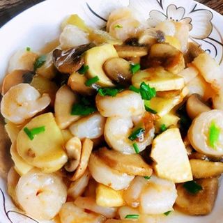 Gambas Con Bambú Y Setas Chinas