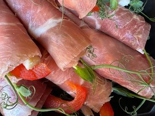 Рулетики з прошуто