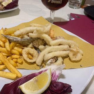 Frittura mista di pesce con patatine