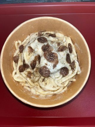 Tonnarelli cacio e pepe con tartufo nero
