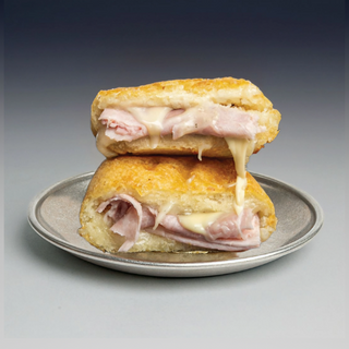 Mozzarella in Carrozza de Prosciutto — 1 un.
