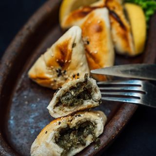 Самбусек със спанак  4бр.