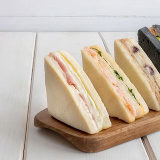 Tramezzino tonno + olive + uova + maionese