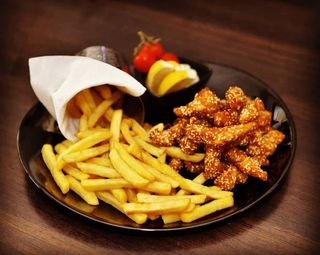 Pileći štapići sa pomfritom 400 gr