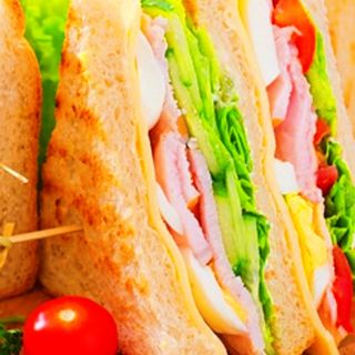 სენდვიჩი ქათმის ხორცით/Сендвич  куриного мяса(2 жар. тоста) 