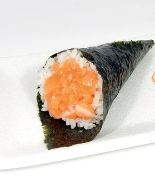 66. Temaki salmone