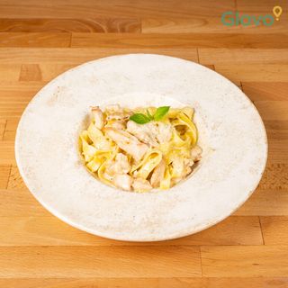 Прясна паста с пилешко филе и сирена (350г)