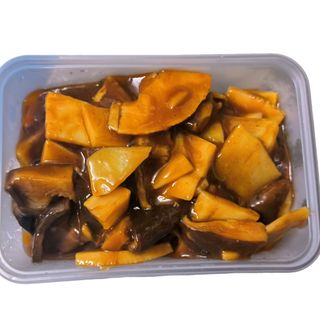 bambú y setas chinas salteadas