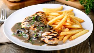 Piept de pui cu sos de ciuperci