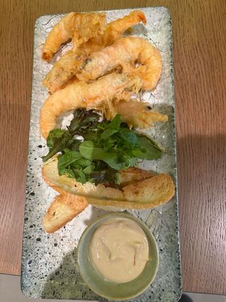 Тигрови скариди в темпура с пикантен сос в азиатски стил