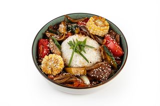 Телятина с овощами и рисом