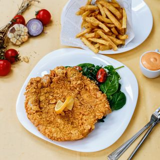  MENIU SCHNITZEL DIN PIEPT DE PUI 5oog