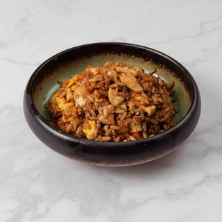 624. Riso saltato con pollo e salsa anguilla