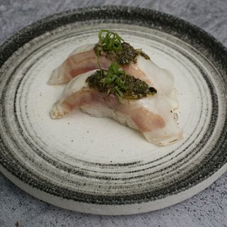 Nigiri Lubina En Mojo Verde (2 Uds.)