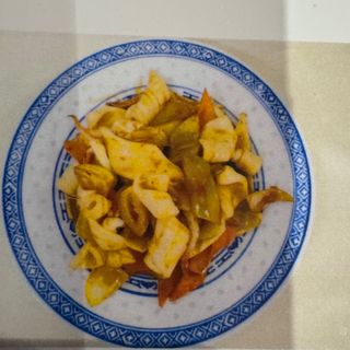 77 Calamari piccanti con peperoni e cipolla
