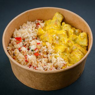 Pui cu orez si legume in sos curry