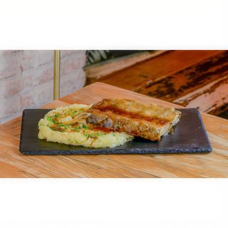 Costillas de cerdo a baja temperatura con parmentier (plato)