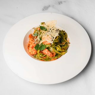 Zelena pasta sa kozicama u chili umaku