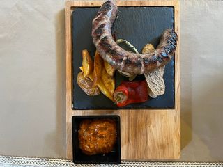 Суджук на гребен