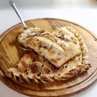 Кальцоне з сиром та мигдалем (500г)