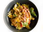 Салат Цезар з куркою та беконом (250г)