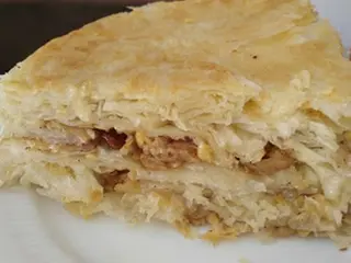 Burek sa jabukama