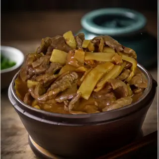 Ternera con Bambú y Setas Chinas