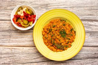 Iahnie de fasole cu muraturi asortate