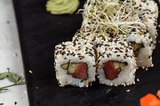 Рол Каліфорнія з лососем (195г)