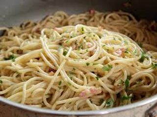 Esparguete à Carbonara com Natas