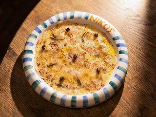 Карпачо із сібаса з хрусткими каперсами і соусом із солодкого перцю та лайму (105г)