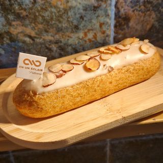 Eclair Vanille De Madagascar / Noix De Pécan