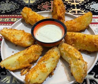 Картофельные дольки в панировке