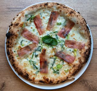 Pizza Gorgonzola Brie Speck